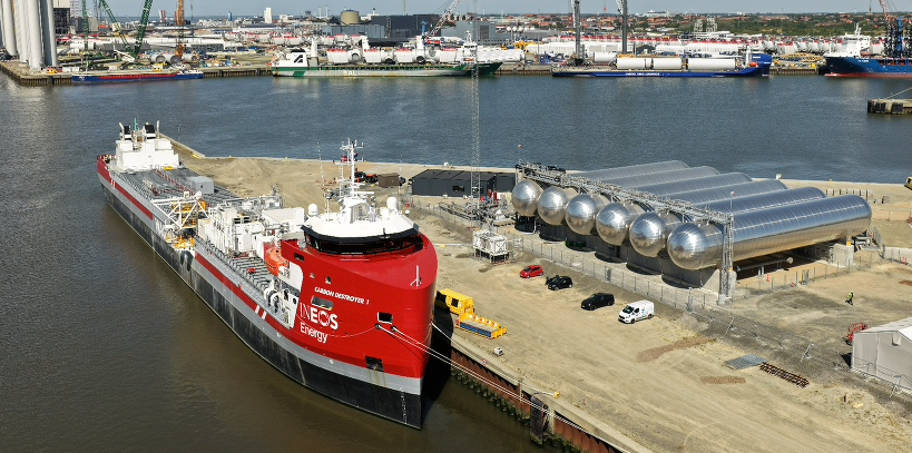 Liquid CO2 storage tanks